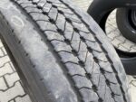 Opona ciężarowa używana prowadząca 245/70R19.5 GOODYEAR KMAX S / 9mm - obrazek 3