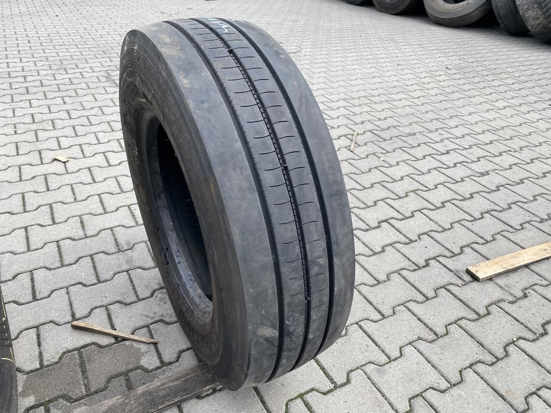 IMG_4299 Opona ciężarowa używana prowadząca 285/70R19.5 BRIDGESTONE R-STEER 002 / 10mm - obrazek 1