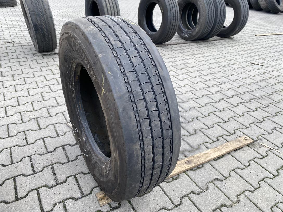 IMG_4363 Opona ciężarowa używana prowadząca 285/70R19.5 MICHELIN X MULTI Z / 5-6mm - obrazek 1