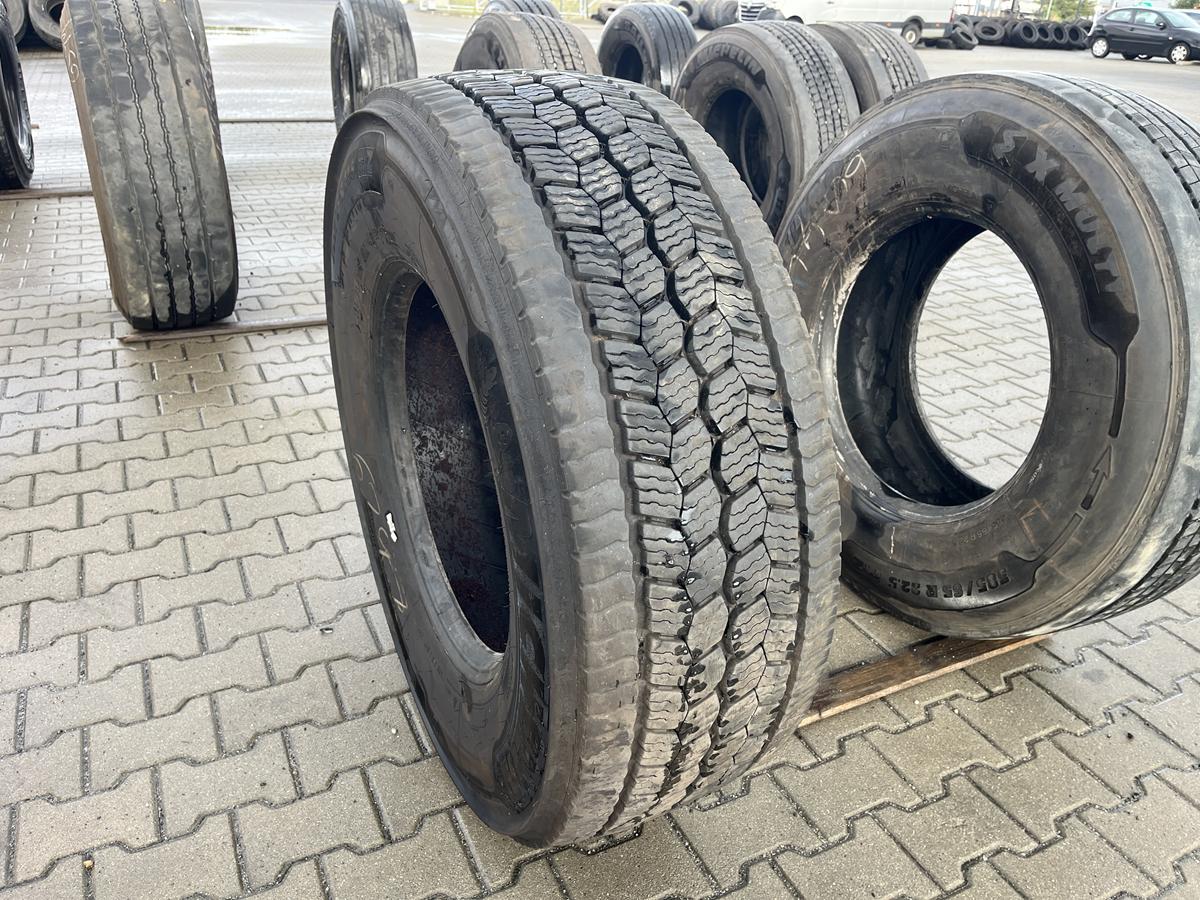 IMG_3313 (Copy) Opona ciężarowa używana prowadząca 385/65R22.5 MICHELIN XMULTI GRIP Z / 13mm - obrazek 1