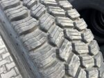 Opona używana bieżnikowana napędowa 315/80R22.5 BIEŻNIKOWANA TYP MICHELIN KOSTKA / 16-17mm - obrazek 3