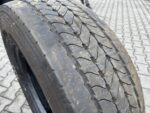 Opona ciężarowa używana prowadząca 285/70R19.5 GOODYEAR KMAX S / 6mm - obrazek 3